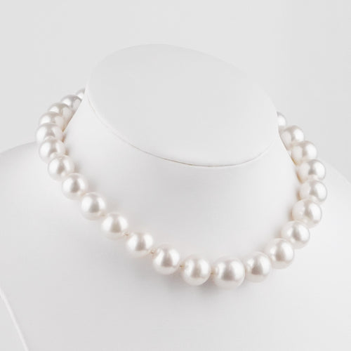 82.28 cts White Pearls Necklace