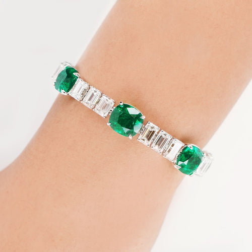 22.65 / 15.14 cts Minor Oil Colombian Emerald with Diamond Bracelet