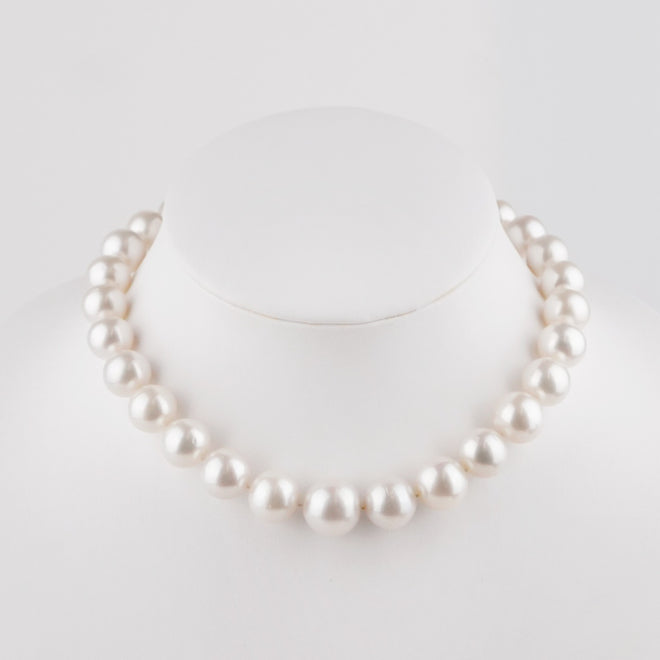 82.28 cts White Pearls Necklace