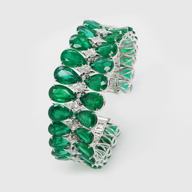 94.74 / 6.15 cts Emerald with Diamond Bracelet