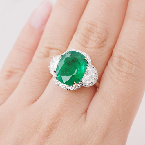 7.066 cts Oval Emerald with Diamond Ring (ENQUIRE)