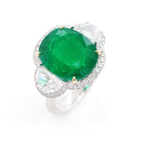 7.066 cts Oval Emerald with Diamond Ring (ENQUIRE)