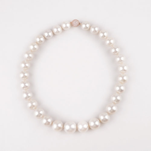 82.28 cts White Pearls Necklace