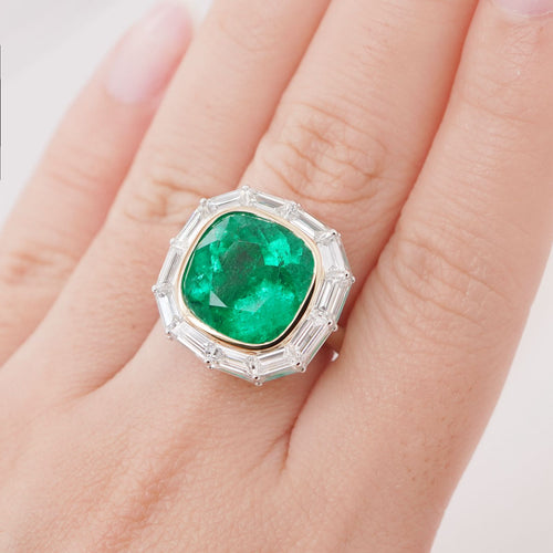 9.03 cts Colombian Emerald with Diamond Ring (ENQUIRE)