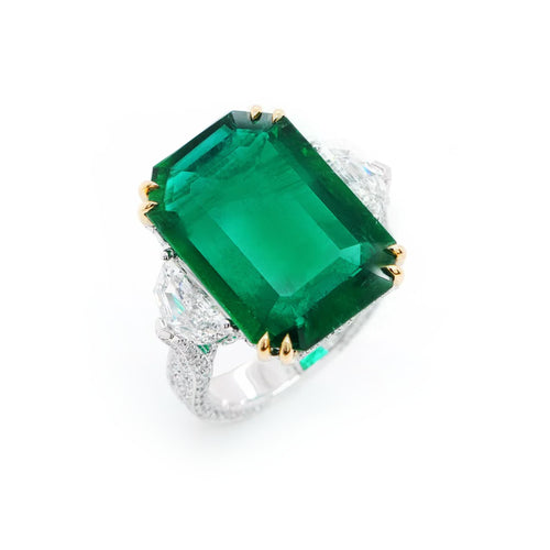 9.453 cts Octagon Emerald with Diamond Ring (ENQUIRE)