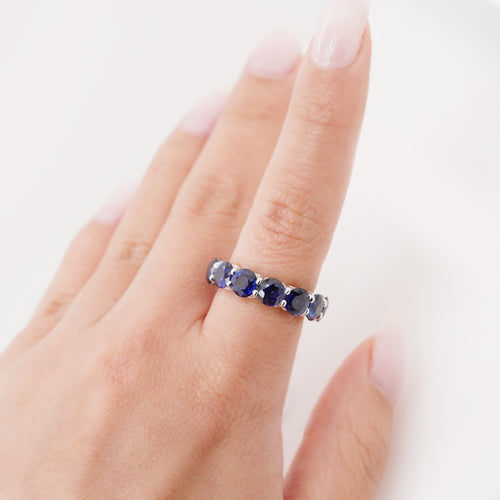 9.27 cts Round Blue Sapphire with White Diamond Pavée Eternity Ring
