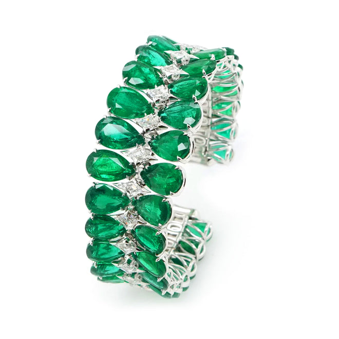 94.74 / 6.15 cts Emerald with Diamond Bracelet 