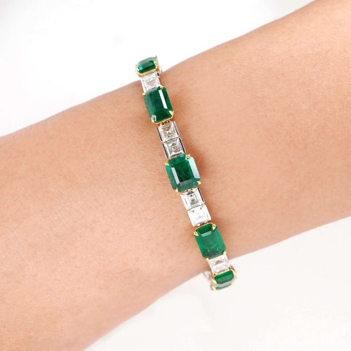 13.62 cts Emerald with Carré Diamond Bracelet (ENQUIRE)