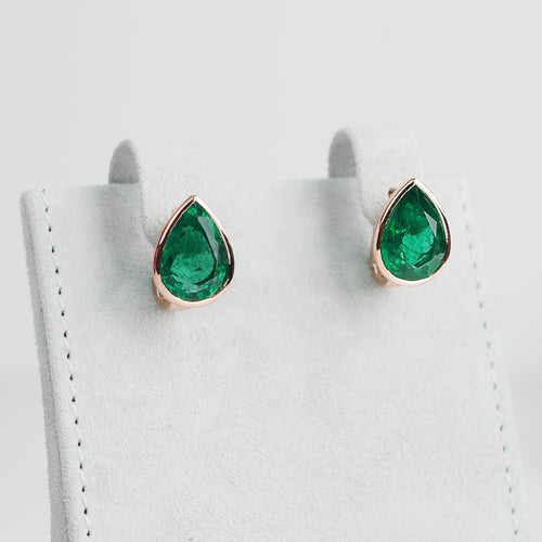 EE-25003-5.60  5.20 cts Pear Shape Emerald Earrings