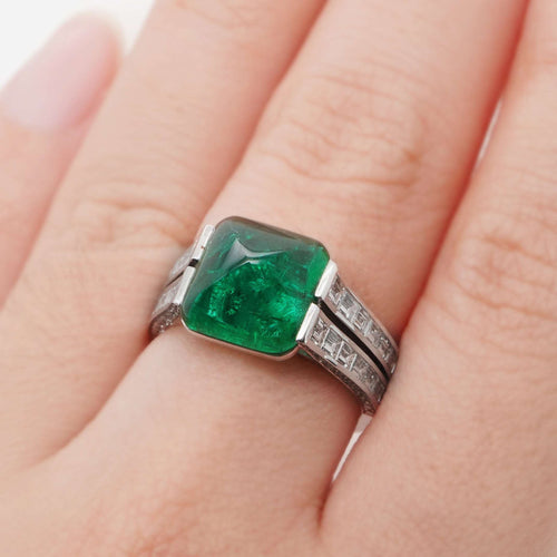 4.04 cts Emerald with Baguette Diamond Ring