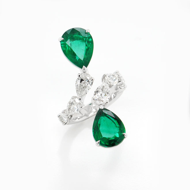 3.91 / 3.05 cts Emerald with Diamond Ring