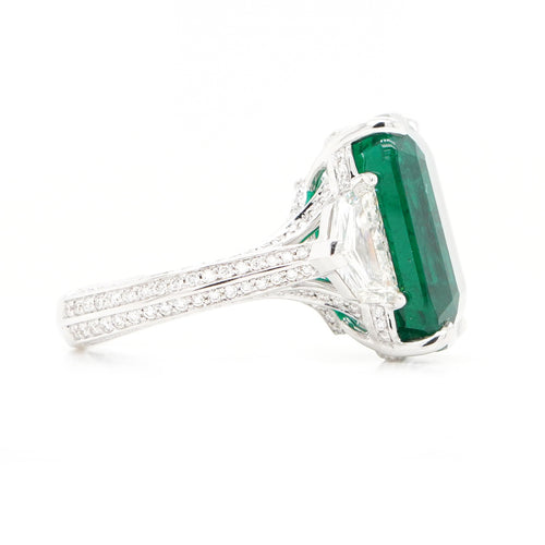 14.07 cts Emerald with Diamond Ring (ENQUIRE)