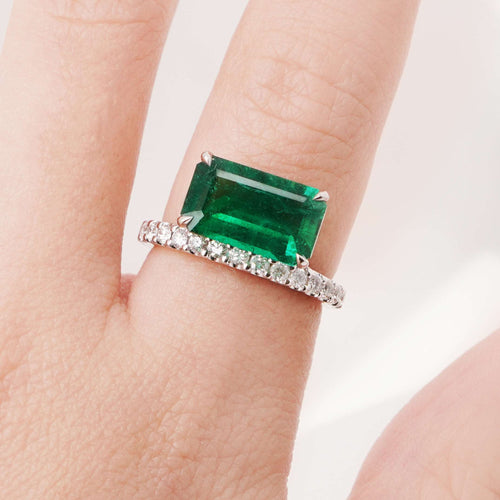 3.10 cts Emerald Diamond Ring