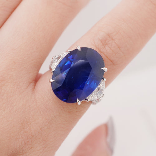 17.26 cts Blue Sapphire with Diamond Ring (ENQUIRE)