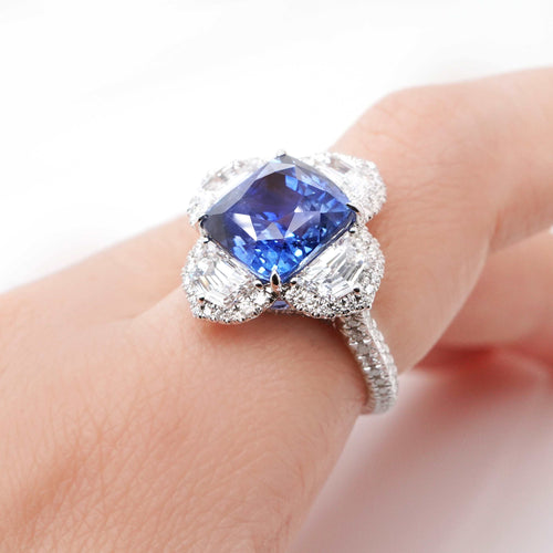 8.56 cts Blue Sapphire with Diamond Ring