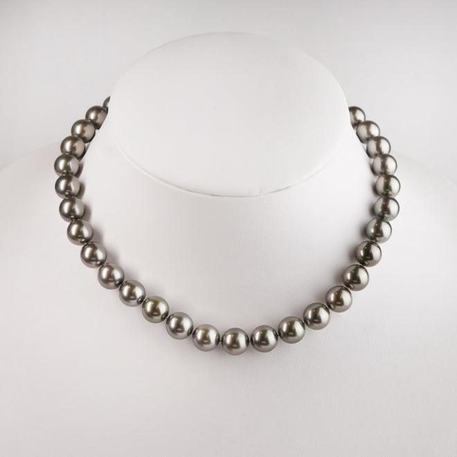 37.00 cts Black Pearls Necklace