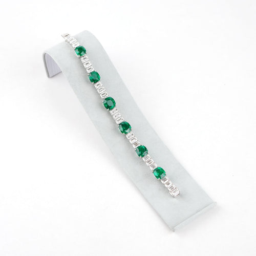 22.65 / 15.14 cts Minor Oil Colombian Emerald with Diamond Bracelet