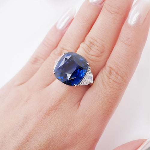 29.732 cts Blue Sapphire with Diamond Ring (ENQUIRE)